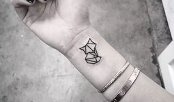 吃自己瓜纹身男网红,纹身网红自食其果的瓜界传奇